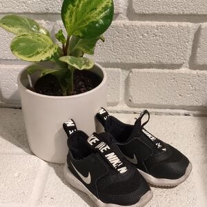 Nike Kids Black and White Sneakers